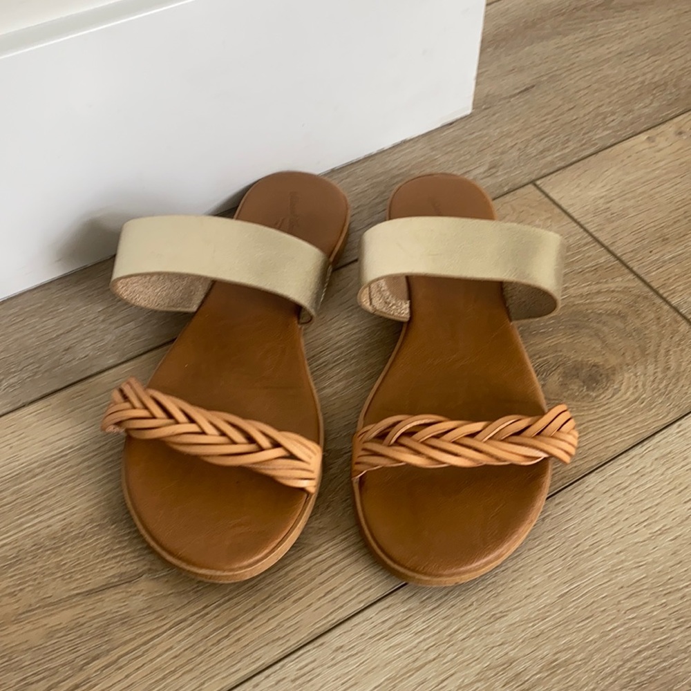 Universal Thread Sandals, 8.5